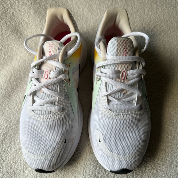 NEW Nike tennis shoes white with teal and yellow size 7 - Picture 2 of 4